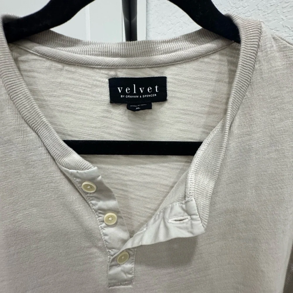 Velvet by Graham & Spencer Beige Henley Tee Shirt Mens XL Short Sleeve. - Picture 3 of 5